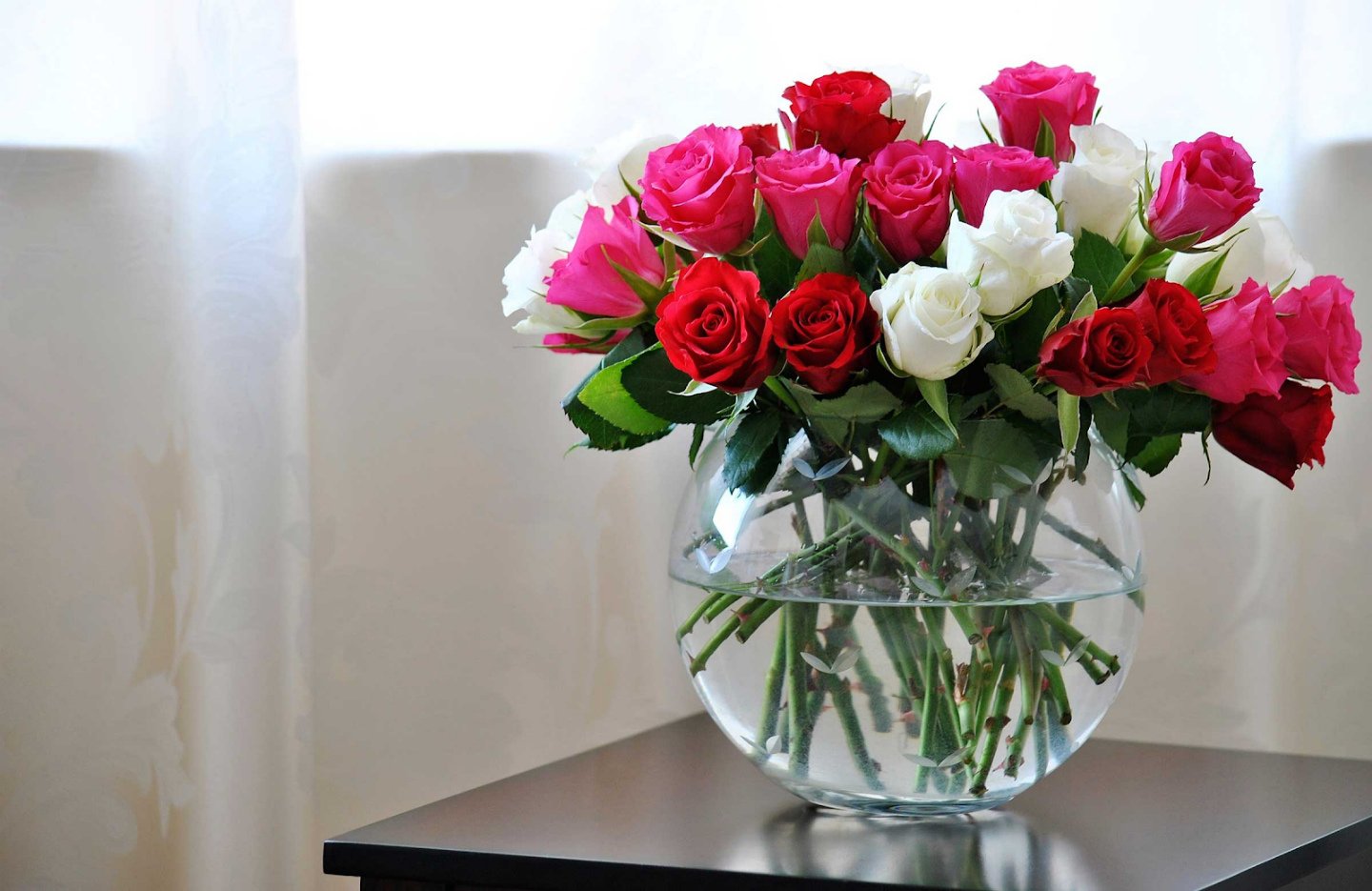 Как продлить жизнь букету: сохраняем свежесть цветов в вазе дома